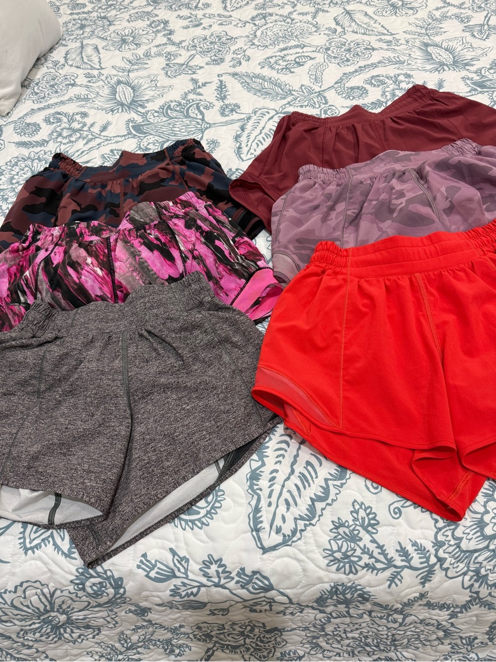 Lululemon Hotty Hot Low Rise Shorts 4"